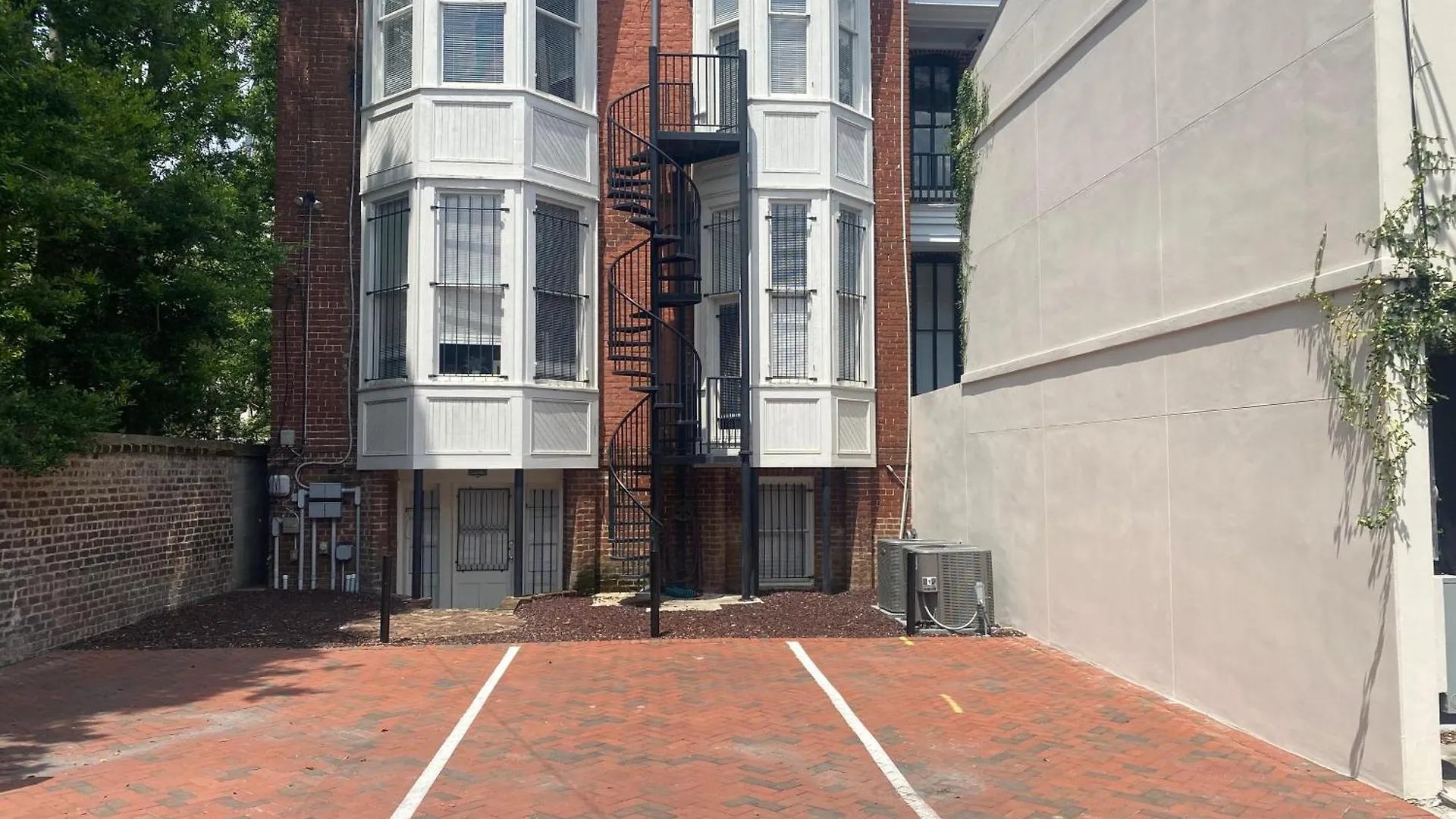 Charlton On Lafayette Daire Savannah